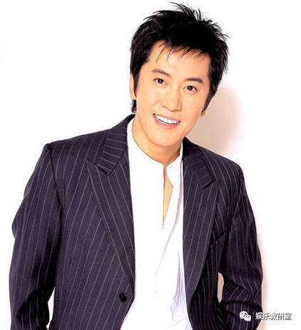 出生于音乐世家从小就热爱音乐,出生在音乐世家的孩子