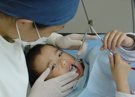 儿童牙齿发黑不配合怎么处理,如何缓解小孩对治疗牙齿的恐惧