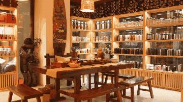 来去不由人聚散皆是缘,往来皆过客天地是知音