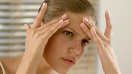 小宝宝一只双眼皮，一只单眼皮，是影响美观？还是眼睛在求救？