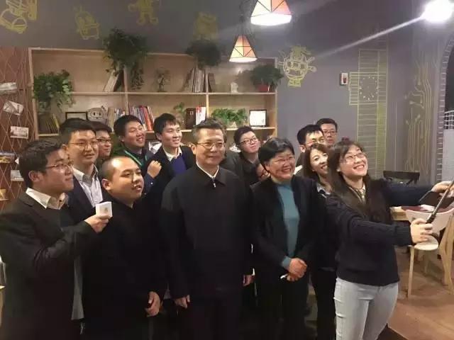 咖啡、创业和梦想｜市委书记王永康再访西安电子科技大学