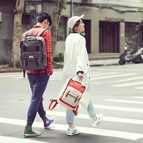 好看不贵的双肩包大容量,好看实惠双肩包