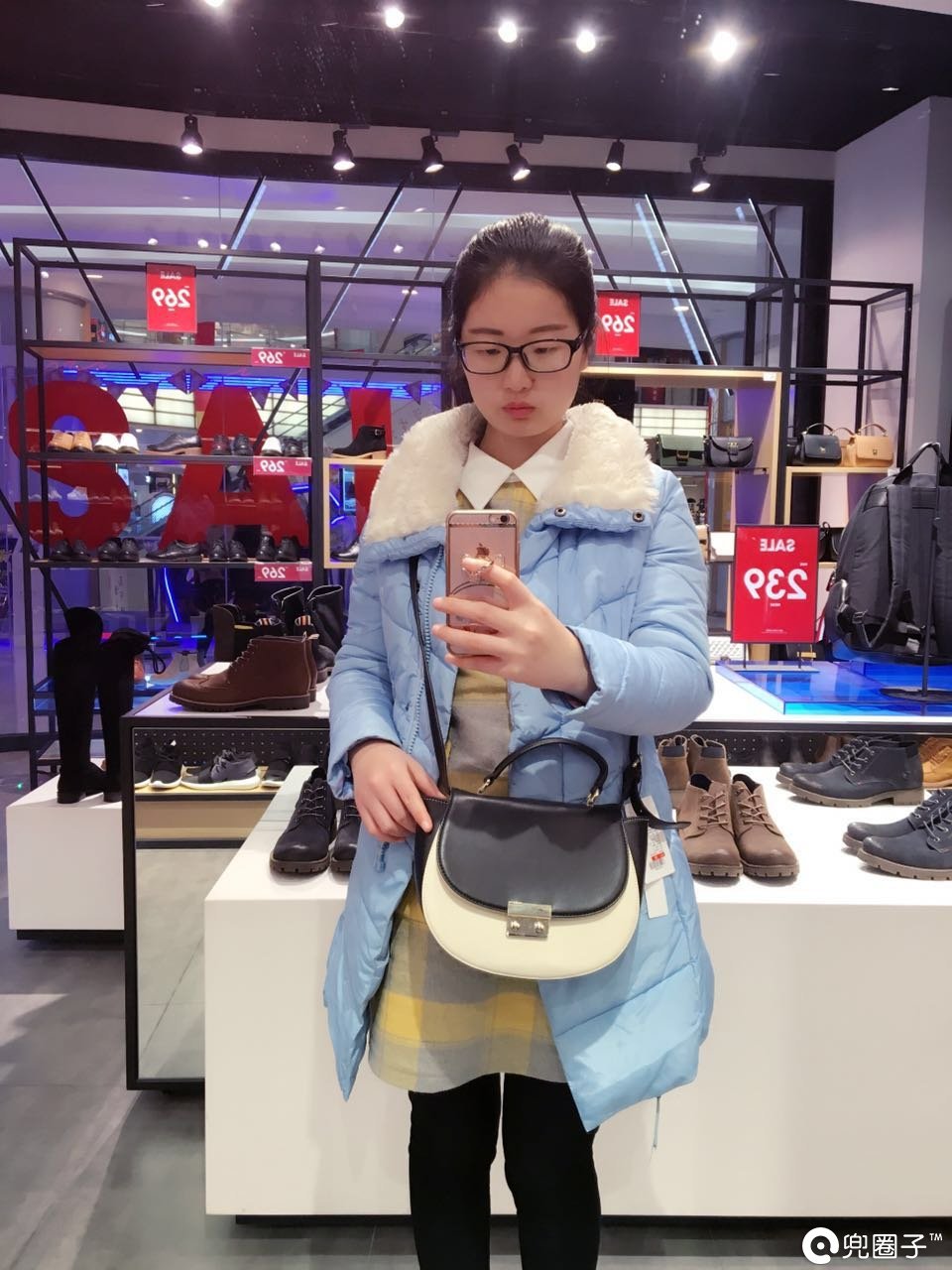 杭州的女生都背什么包,现在女生都在背什么包