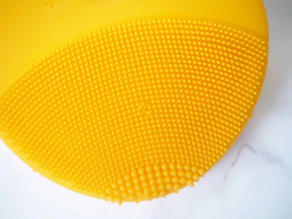 迪丽热巴关晓彤同款洗脸神器大PK!科莱丽vs露娜谁更好用?