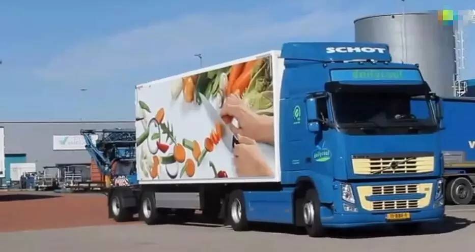 火车如何在公路上跑,公路火车如何控制转向