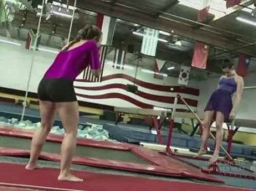 濂冲瓙鐜╁悗绌虹炕鎰忓韬骸,濂冲瓙鐜╁悗绌虹炕鎰忓鎽斾笅灞卞礀鍚庣画