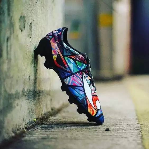 中考体育足球绕杆训练方法,中考体育训练足球方法