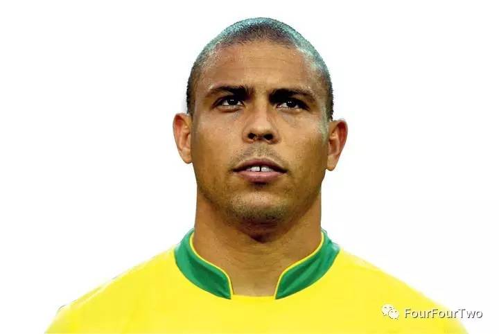 小罗足球场上感动万千球迷时刻,有多少人是因为小罗而爱上足球的