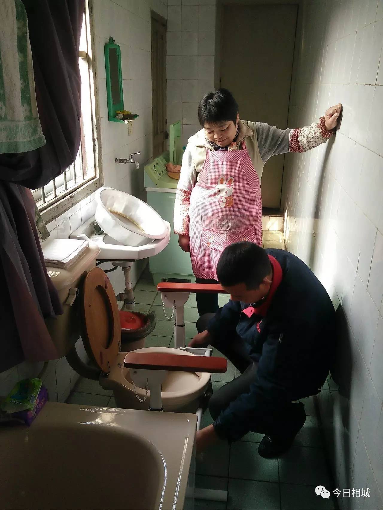 很多好人好事就在我们身边,这些拾金不昧的行为值得点赞