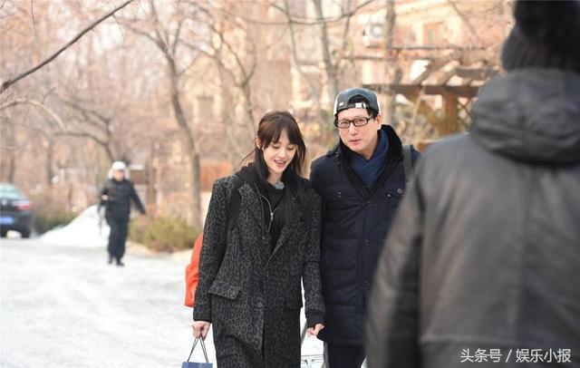 张翰一年戏被下架愁到头疼，郑爽开心的晒黑卡炫富