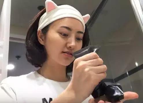 花了好几个亿都还在被黑的景甜，就这样洗个脸就红啦？！