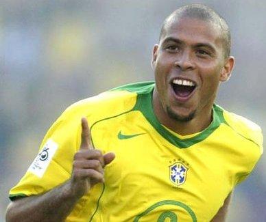 喊罗纳尔多名字的解说,叫罗纳尔多的足球明星