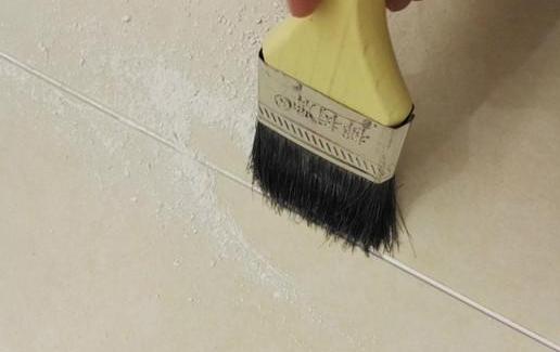 瓷砖缝隙填缝的妙招,墙壁瓷砖缝用什么补缝