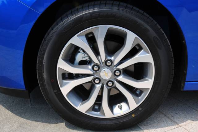 新款法系车的优缺点还值得购买吗,六七年的法系车还值得买吗