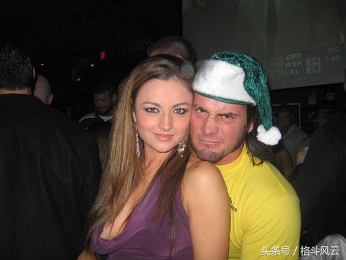 卢瑟夫和米兹拉娜,wwe拉娜跪地向卢瑟夫认错