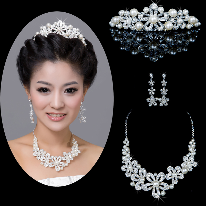 蕾丝婚纱搭配首饰,婚纱配什么珠宝首饰好看