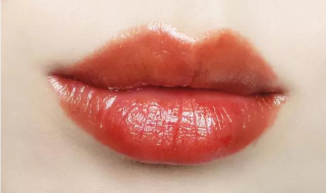 为什么别人涂的口红最好看,同一支口红却没有别人涂好看
