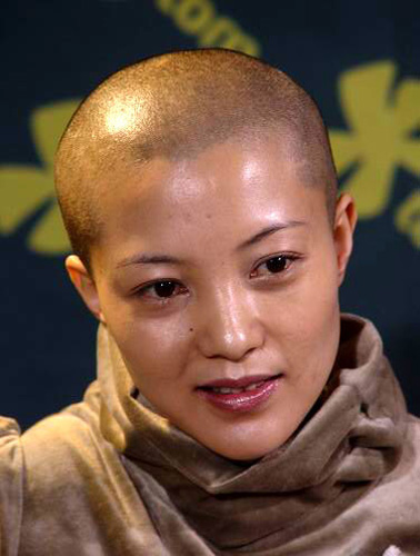 真正剃光头的女星,真剃光头的女明星