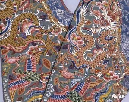 清朝慈禧穿的袜子,太监给慈禧穿袜子