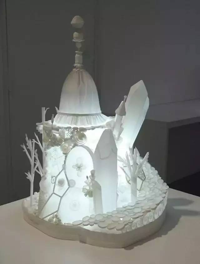 用废弃的石头做宝石,纸做的绿宝石变晶体