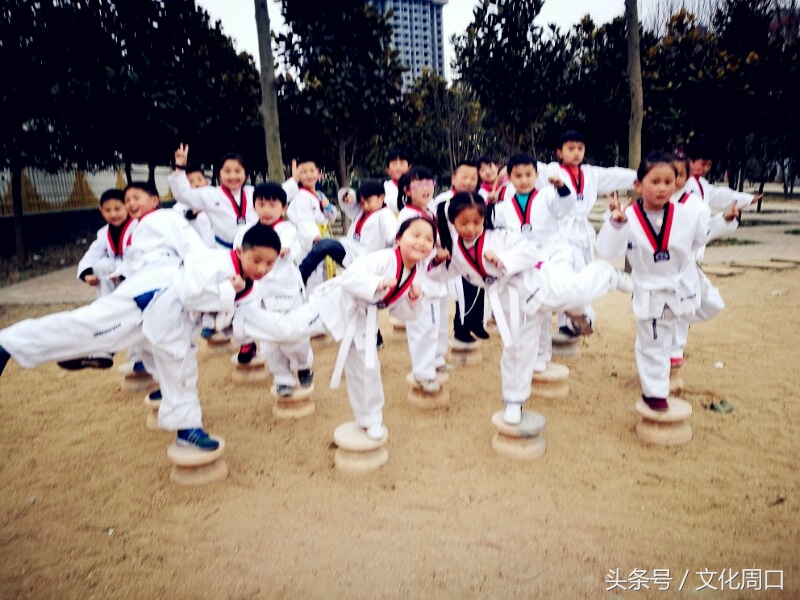 足球进中小学,足球教练员进校园