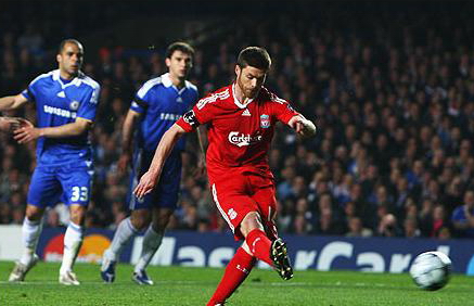 哈维阿隆索中场神奇吊射破门,西班牙最强中场阿隆索哈维