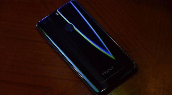 华为荣耀8：仅因为颜值？销量攀升