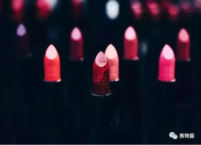 扎心！前有纪梵希水墨禁忌之吻，后有薄荷绿小羊皮