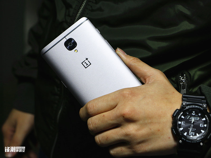 荣耀v9和一加3t哪个性能好,荣耀v9和一加3t哪个好玩