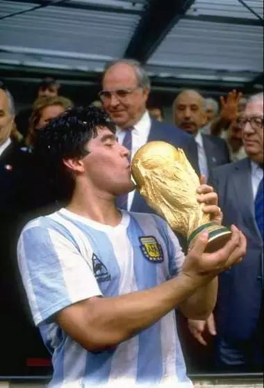 陪伴我们成长的综艺节目,天下足球十大感人瞬间