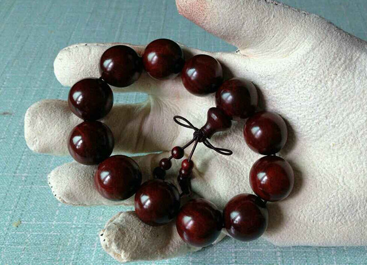 男生戴108小叶紫檀手串,小叶紫檀不能戴手上吗