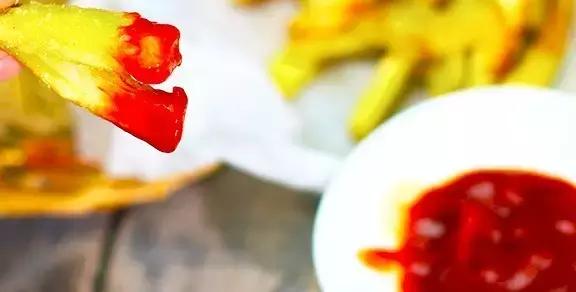 把茄子炸脆,把茄子都炸了再煮