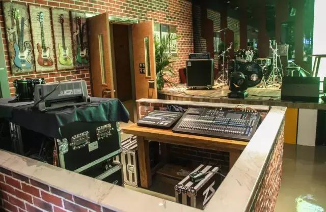 成都潮人喝什么？他们都去这些名堂多到爆的跨界咖啡馆！