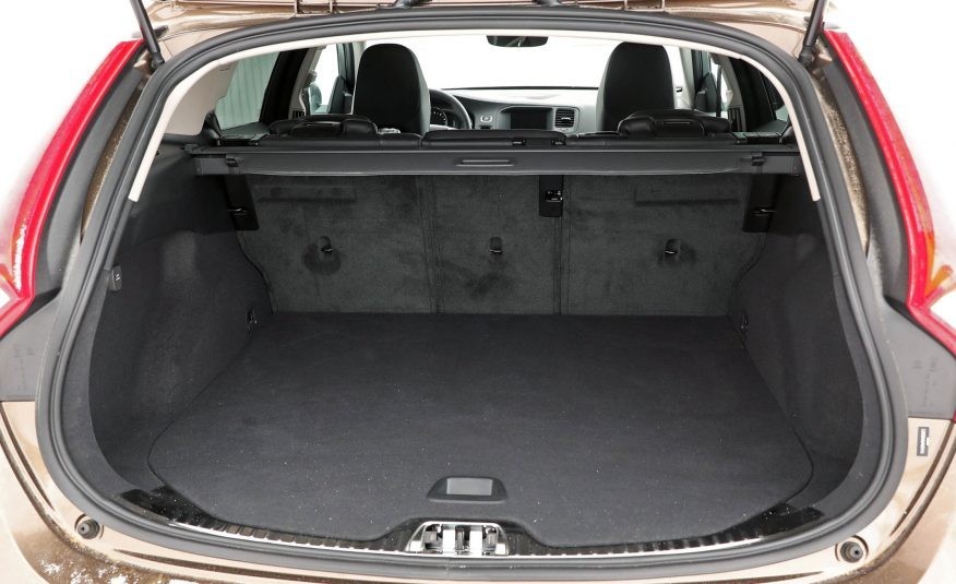 沃尔沃v602022款评测,沃尔沃v60最新款试驾视频