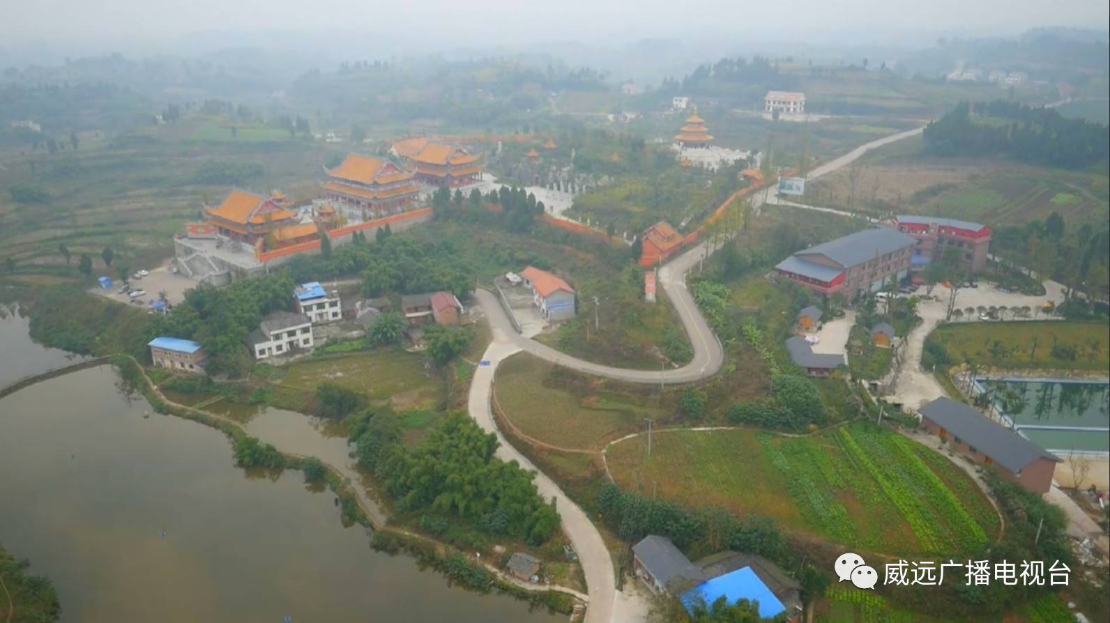 看山看水看日出日落,看山看水看古村