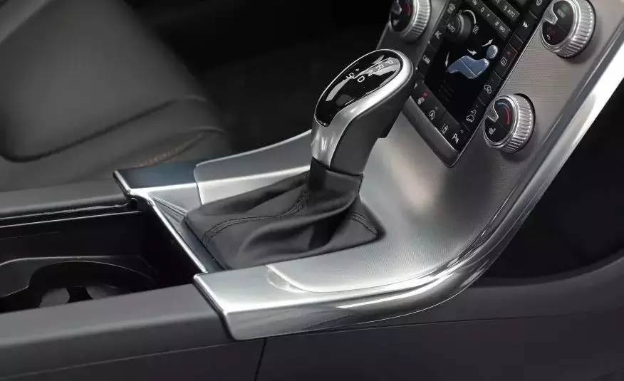 沃尔沃v602022款评测,沃尔沃v60最新款试驾视频