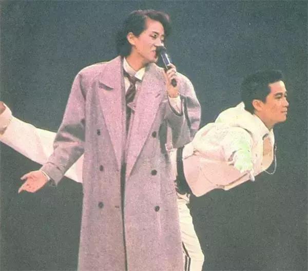 19岁出道经典歌曲,19岁与张国荣搭戏成名