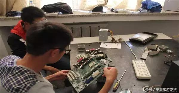 新华学院，不散的青春