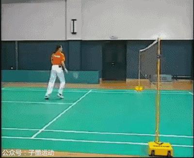 羽毛球球还没过线可以扑球吗,羽毛球双打扑球出界怎么办