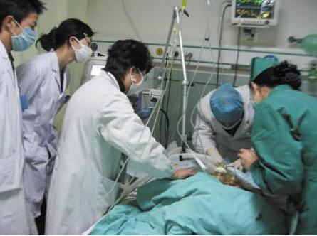 小孩从超市购物车里摔出来严重吗,家长疏忽小孩摔骨折