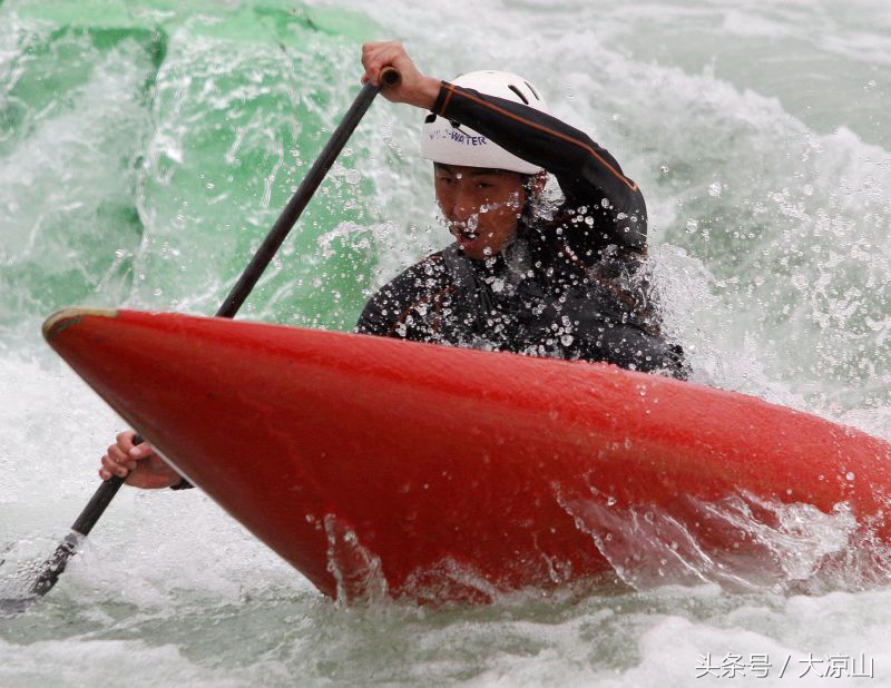 四川凉山灵魂舞者,浪尖上的舞者三亚