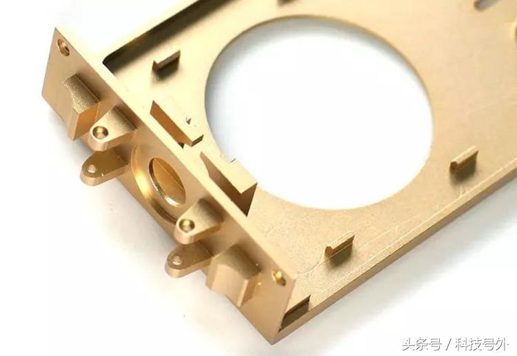 2.4寸屏+64GB+花梨木外壳，比iPhone7还逼格