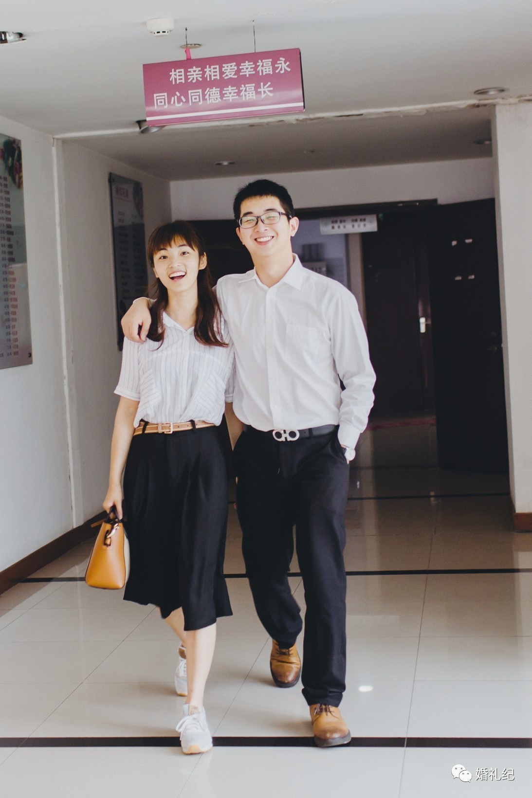 在朋友圈晒领证的那张照片,千万别学大s和奶茶妹妹!