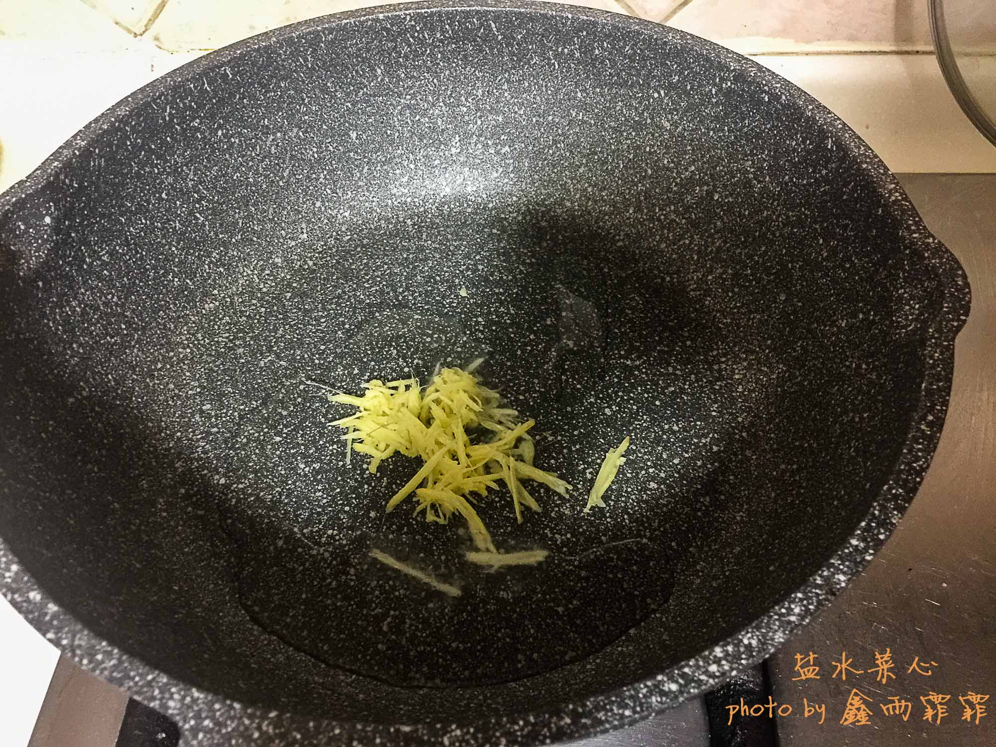 青菜怎样焯水不变黄,种的青菜刚出来就发黄什么原因