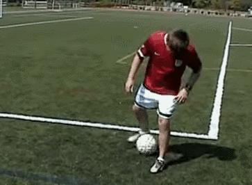 齐达内足球转身过人集锦,足球凌空挑球转身过人