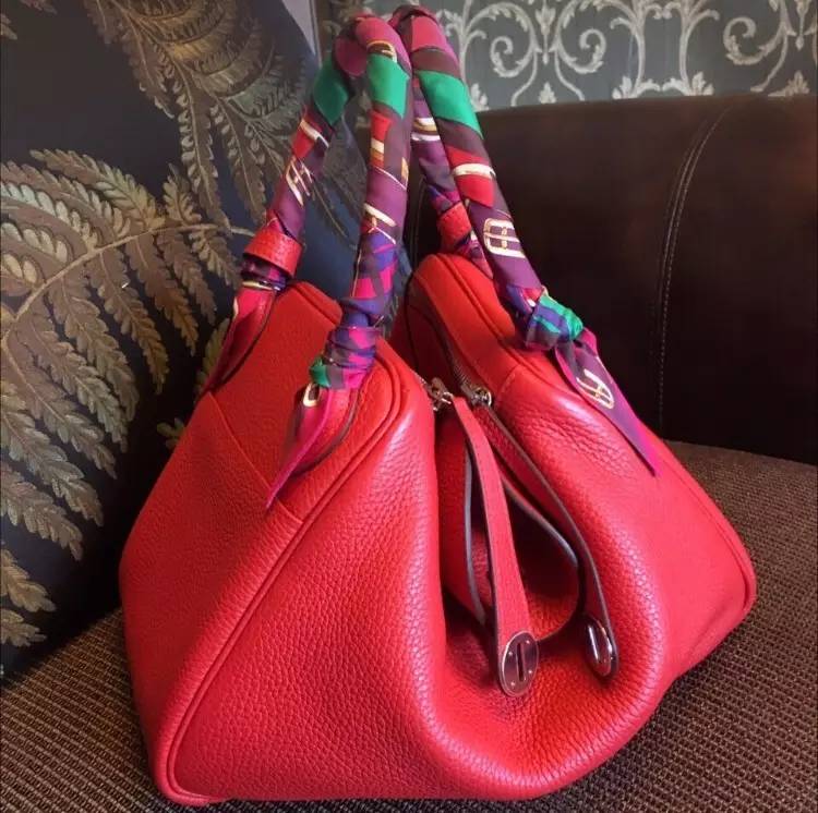 跟着艺术家学穿搭,跟艺术家学穿搭三组时髦颜色