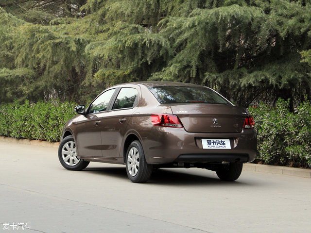 标致3012016款1.6l自动尊崇版,中期改款大变样
