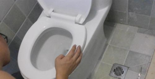 马桶如何正确安装不发臭,马桶怎么装才不发臭