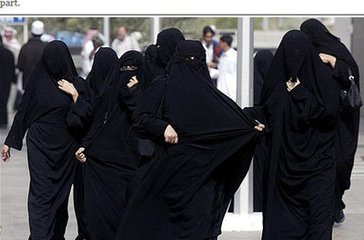 沙特身上穿的叫什么,沙特王室穿的是什么衣服