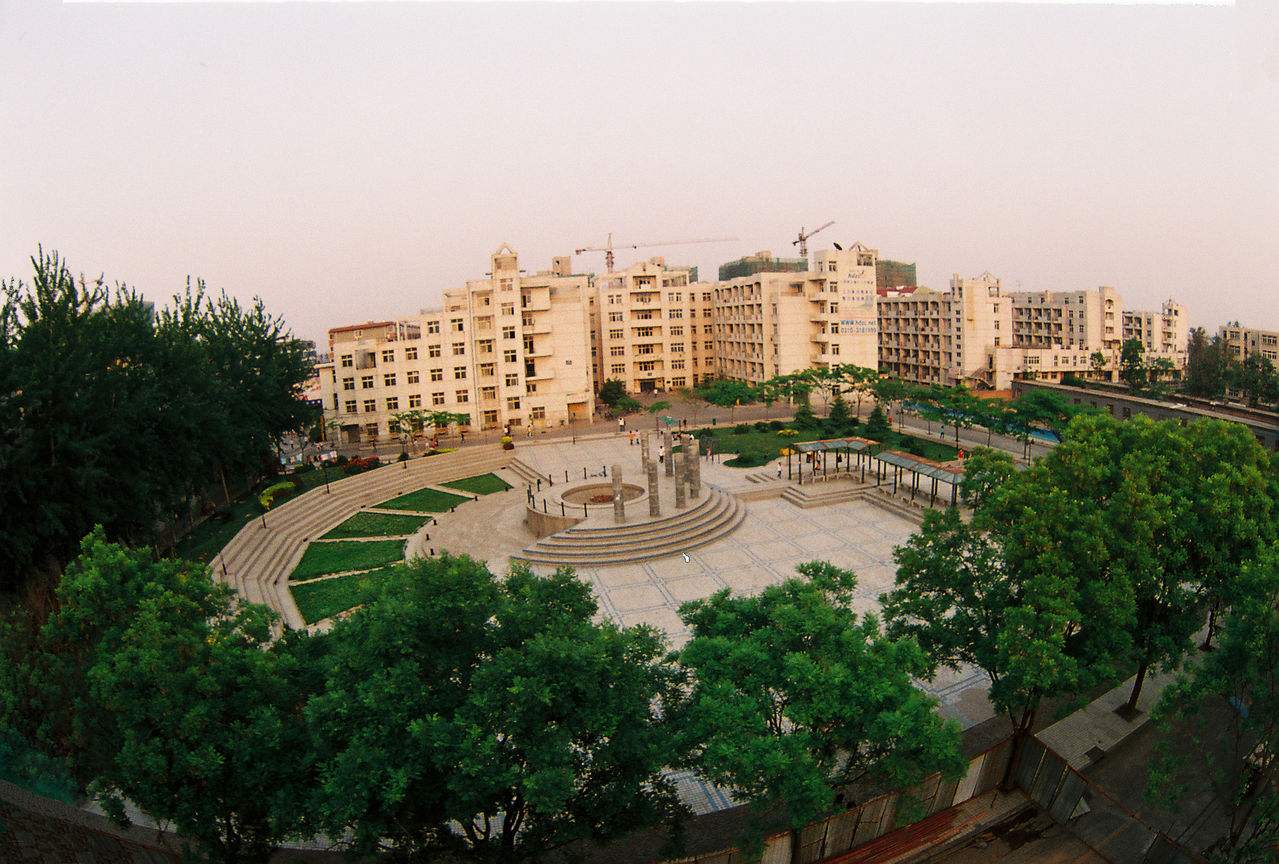 邯郸大学的真实生活,我在学校的美好回忆作文